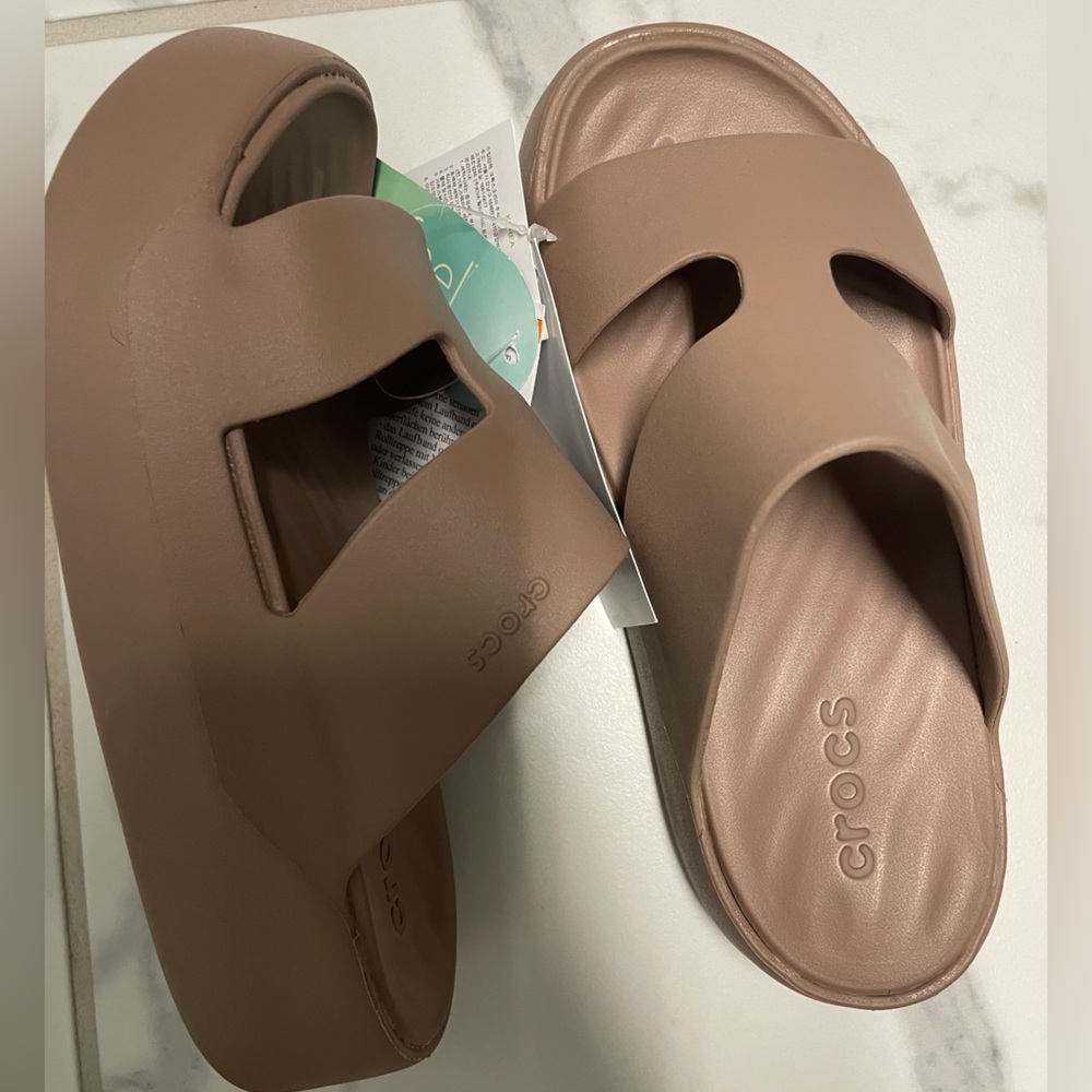 Crocs - Picture 2 of 3